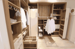 鱼儿正在“鱼缸”里能够悠然